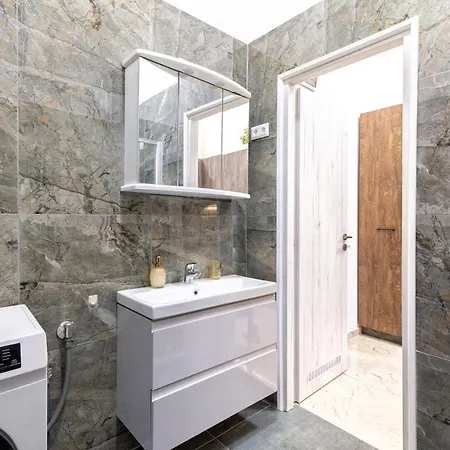 Magic Brilliant - District 7 Nights For 2 By Nw Boedapest